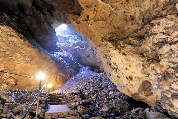 neuhaus-maximiliansgrotte-c-berndhoelzel-28CDD043C-C88A-3C4F-043C-54AB1D84AFDB.jpg